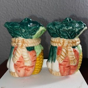 Vintage vegetable shakers